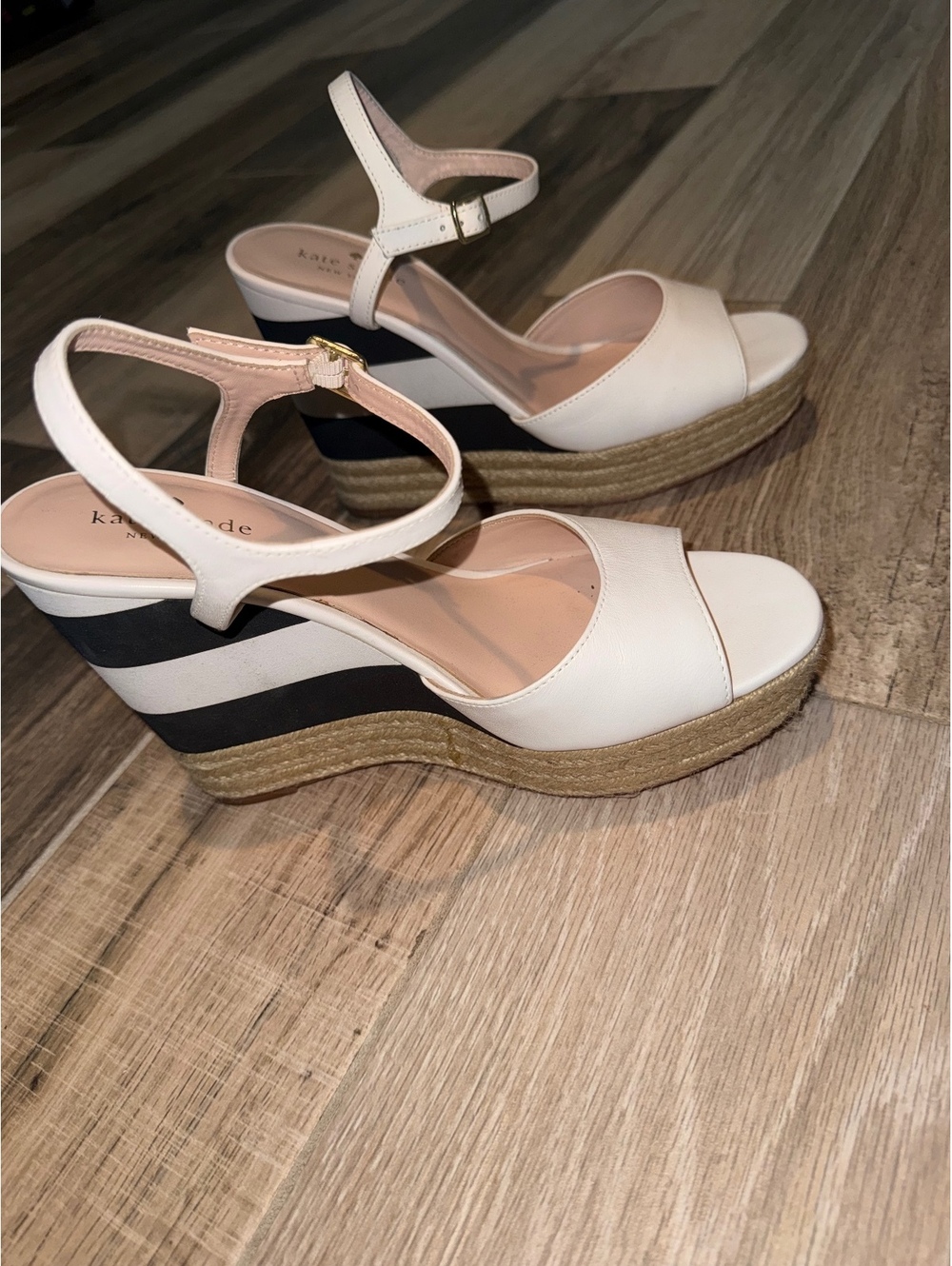 Kate Spade New York Women's White Leather Ankle Strap Wedge Sandals with Black & - Picture 4 of 8